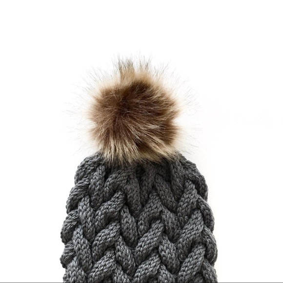 NWT Beanie Hat Gray Cable Knit Handmade Women Girl Teen OS Pom-Pom Merino Wool - Picture 3 of 8